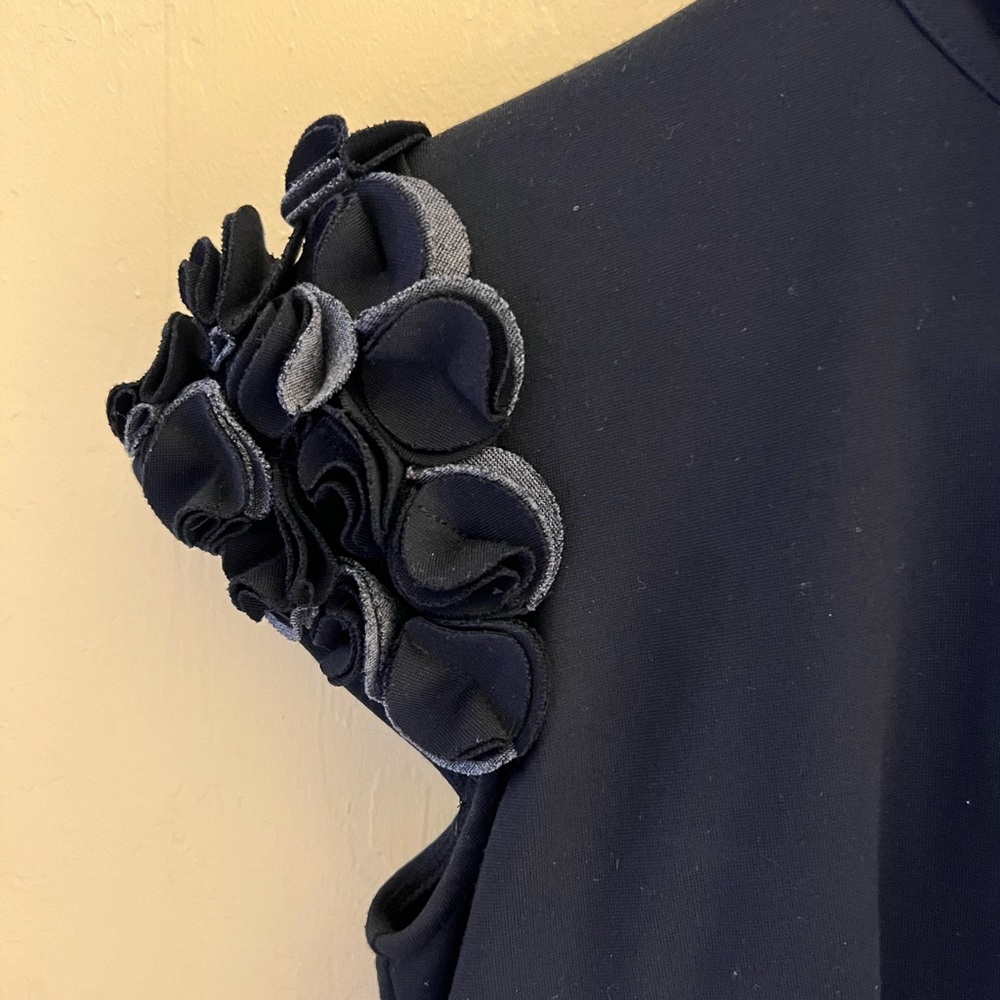 Adrienne Vittadini Solid Black Rosette Sleeves Mi… - image 4